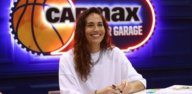 أسطورة أمريكا تدير منتخب السلة