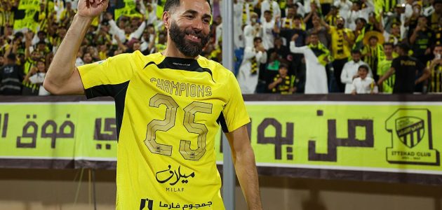 اتحاد جدة يحسم مستقبل بنزيما